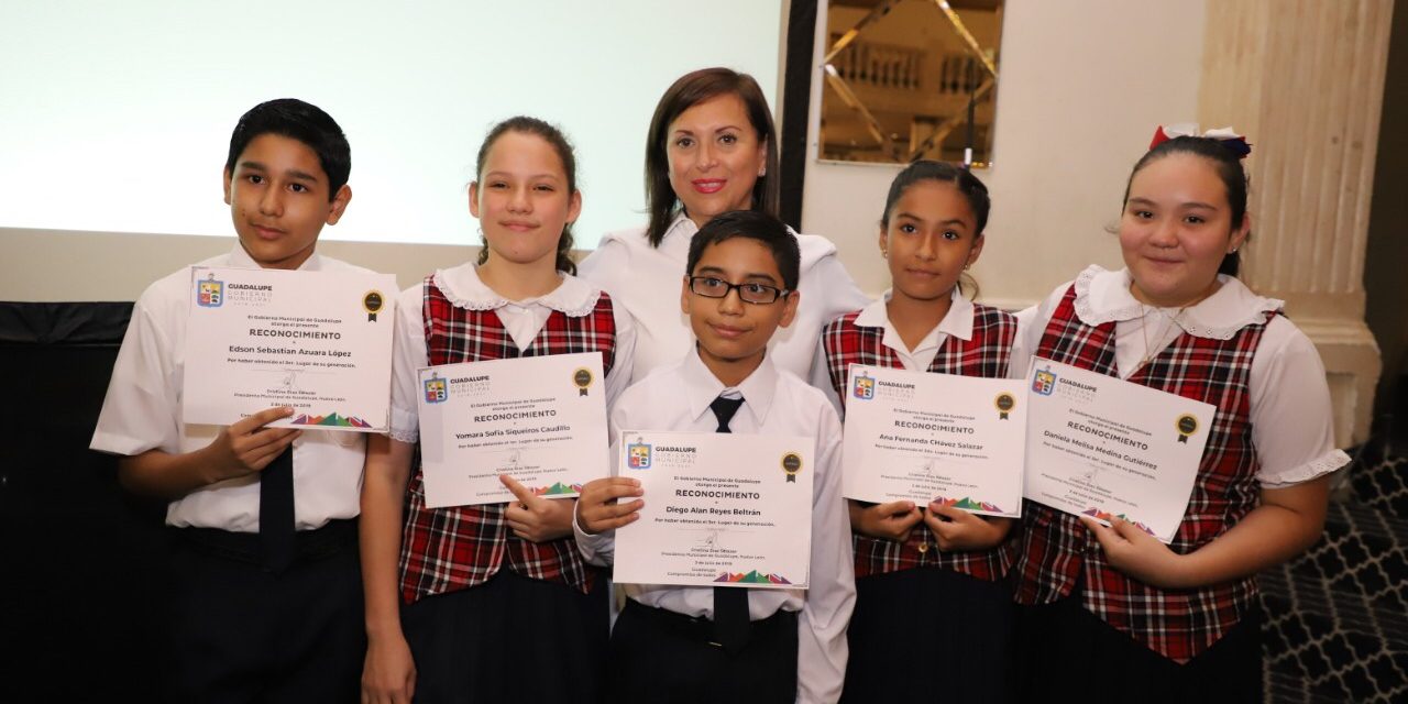 CRISTINA RECONOCE A ALUMNOS DE EXCELENCIA