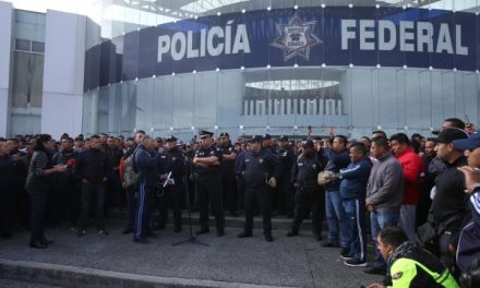 POLICÍA FEDERAL INVITA A FELIPE CALDERÓN A QUE LOS REPRESENTE