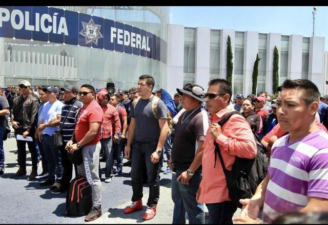 POLICÍAS FEDERALES BUSCAN ACUERDOS CON EL GOBIERNO