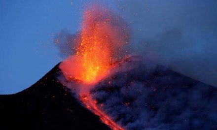 EXPLOTA EL VOLCÁN MÁS GRANDE DE EUROPA