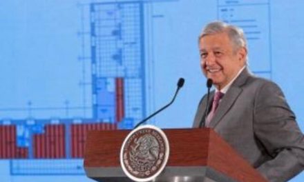 MUESTRA LÓPEZ OBRADOR SU NUEVO DEPARTAMENTO DE 300 METROS