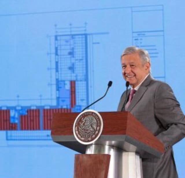 MUESTRA LÓPEZ OBRADOR SU NUEVO DEPARTAMENTO DE 300 METROS