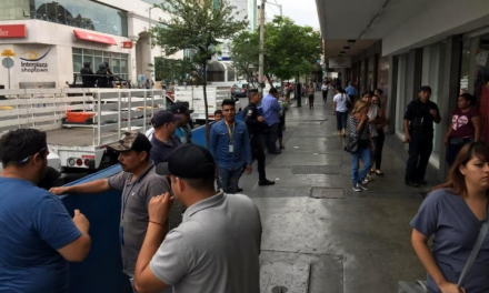 QUITAN PUESTOS AMBULANTES EN EL CENTRO DE MONTERREY