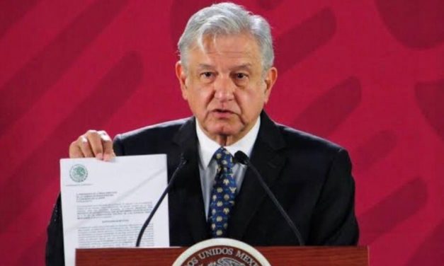LÓPEZ OBRADOR FIRMA DOCUMENTO EN CONTRA DE LA REELECCIÓN