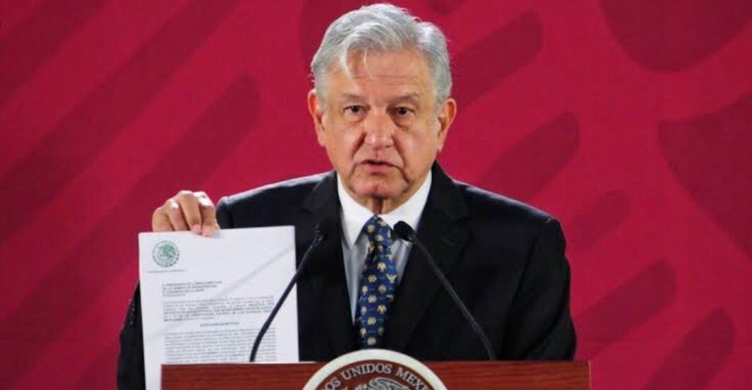 LÓPEZ OBRADOR FIRMA DOCUMENTO EN CONTRA DE LA REELECCIÓN