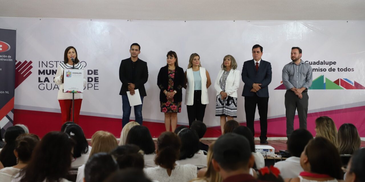 GUADALUPE DA CAPACITACIÓN A EMPRENDEDORAS EN EL USO DE LA TECNOLOGÍA