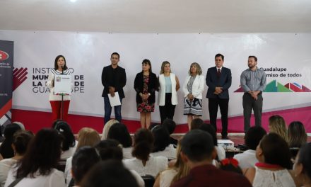 GUADALUPE DA CAPACITACIÓN A EMPRENDEDORAS EN EL USO DE LA TECNOLOGÍA