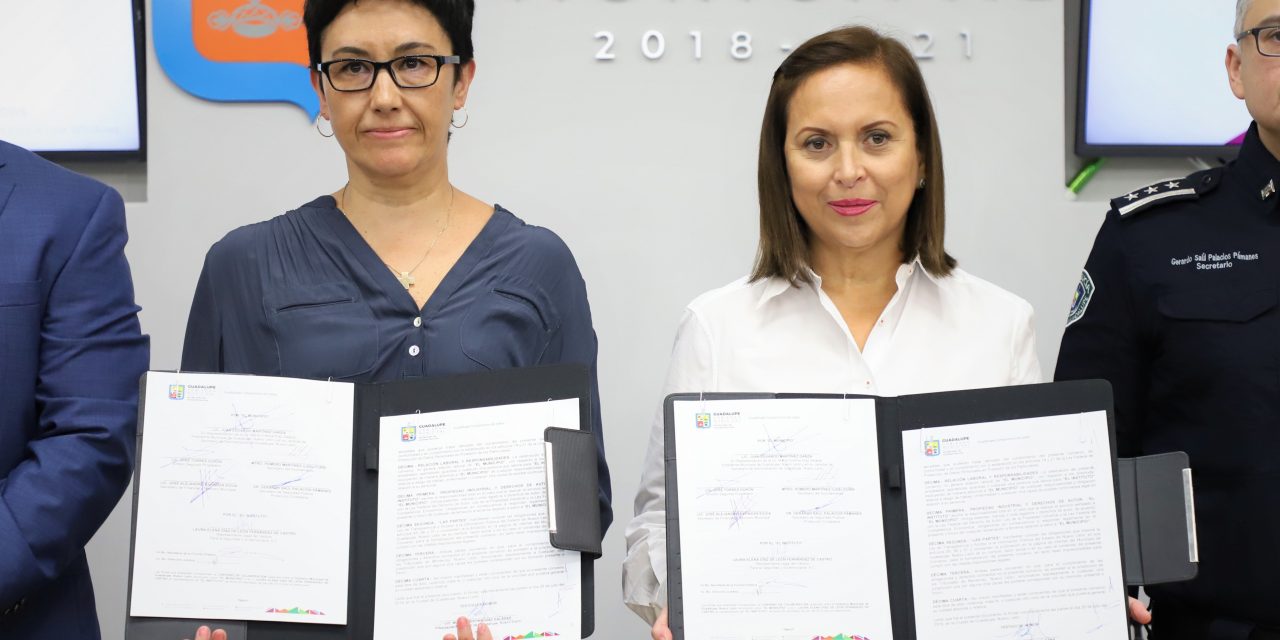 CRISTINA FIRMA CONVENIO PARA CERTIFICACIÓN POLICIAL