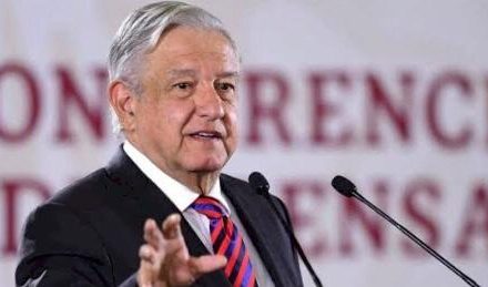 DICE LÓPEZ OBRADOR QUE AMPAROS NO LO DETENDRÁN