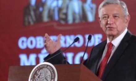 ASEGURA LÓPEZ OBRADOR QUE LOS PADRES NO TENDRÁN QUE GASTAR EN LIBROS DE TEXTO