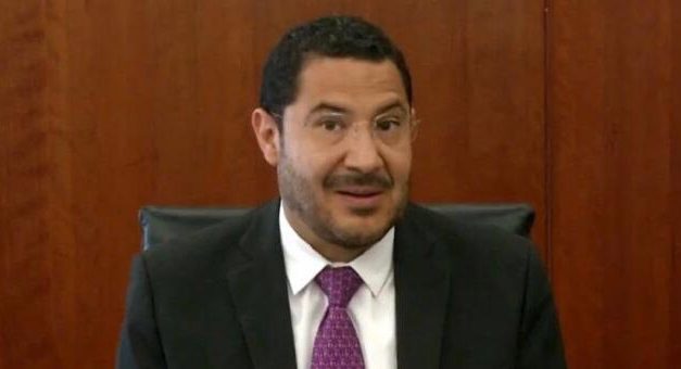 IMPUGNA BATRES QUE SE DE REVÉS DE UNA VEZ REELECCIÓN EN SENADO