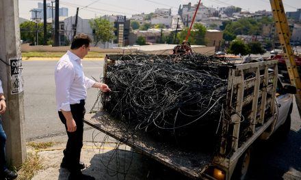 EL MUNICIPIO DE MONTERREY RETIRA CABLEADO