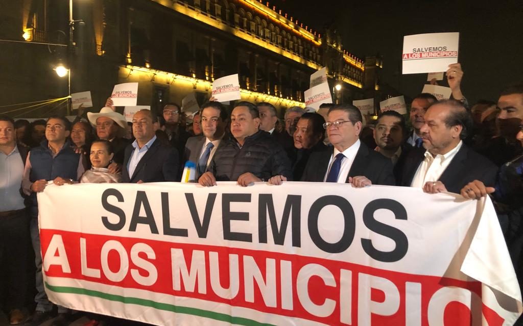 ALCALDES DEL PAÍS SON GASEADOS POR GUARDIA NACIONAL AL BUSCAR AUDIENCIA CON AMLO