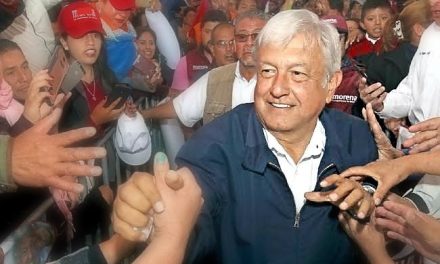 LLAMA LÓPEZ OBRADOR A NO DEJARSE MANIPULAR EN MORENA