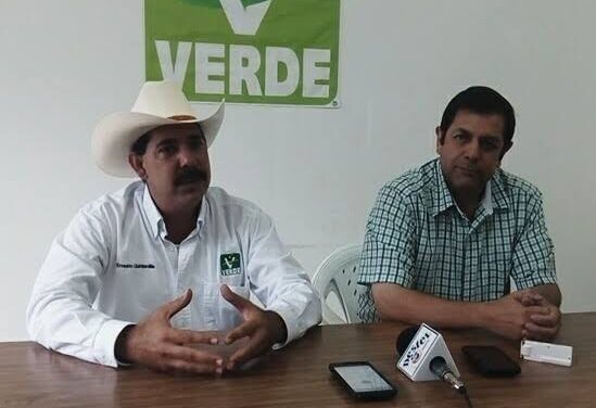 BIGOTON QUE GOBIERNA CADEREYTA Y TESORERO JUAN BAUTISTA GONZALEZ FRANCO TRAICIONAN A SU PARTIDO ENTREGÁNDOSE A LOS BRAZOS DEL PAN A CAMBIO DE NEGOCIO DE LUMINARIAS