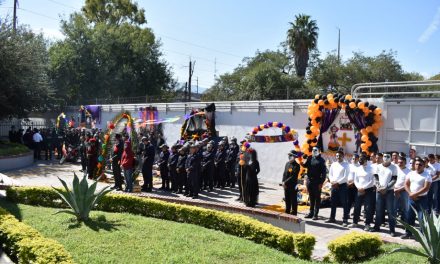 TIENE POLICÍA REGIA SU ALTAR DE MUERTOS