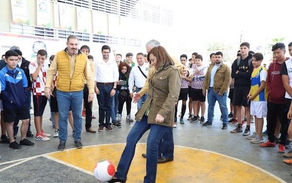 LLEVAN VALORES A LA CIUDAD CON RETAS POR LA PAZ