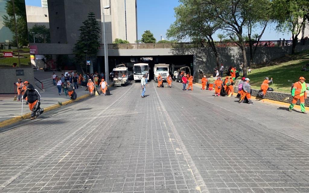 DESPUÉS DE BUEN FIN Y DESFILE DEJA A MONTERREY 161 TONELADAS DE BASURA