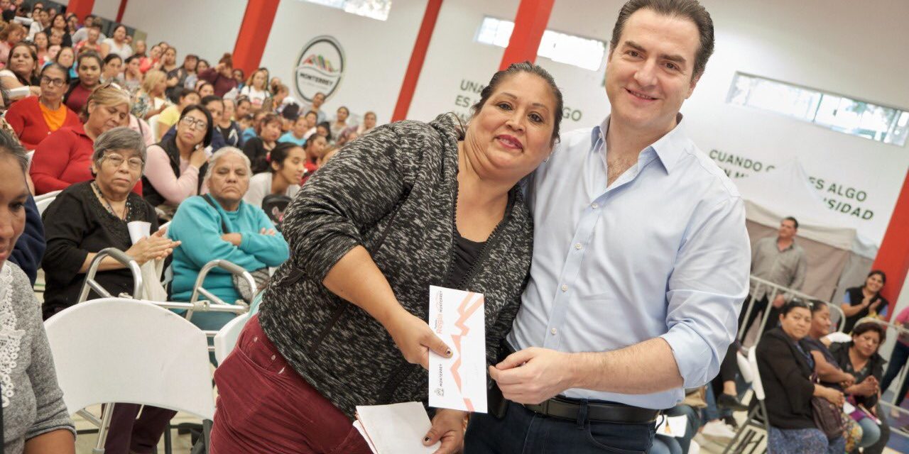 APESAR DE RECLAMOS DEL PAN, MUNICIPIO DE MONTERREY CONTINUA CON ENTREGA DE LA TARJETA REGIA