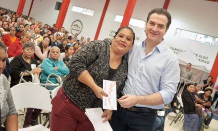 APESAR DE RECLAMOS DEL PAN, MUNICIPIO DE MONTERREY CONTINUA CON ENTREGA DE LA TARJETA REGIA