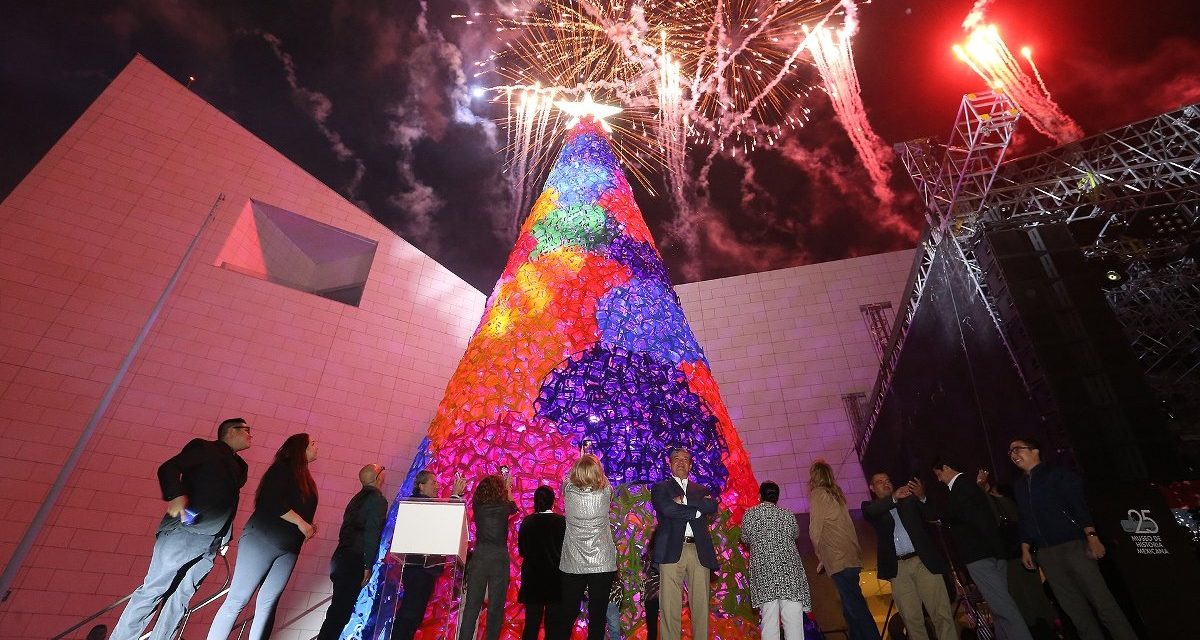 ENCIENDE 3 MUSEOS PINO NAVIDEÑO EN NUEVO LEÓN.