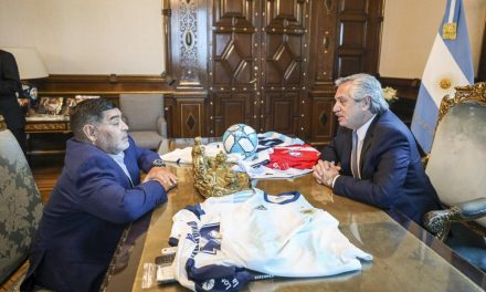 SE REUNE MARADONA CON EL PRESIDENTE ARGENTINO