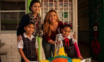 PAOLA GONZÁLEZ DEMUESTRA SU CERCANÍA Y LLEVA FELICIDAD A LAS FAMILIAS DE SU DISTRITO