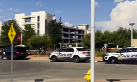 Tiroteo en iglesia deja al menos 2 muertos en Texas