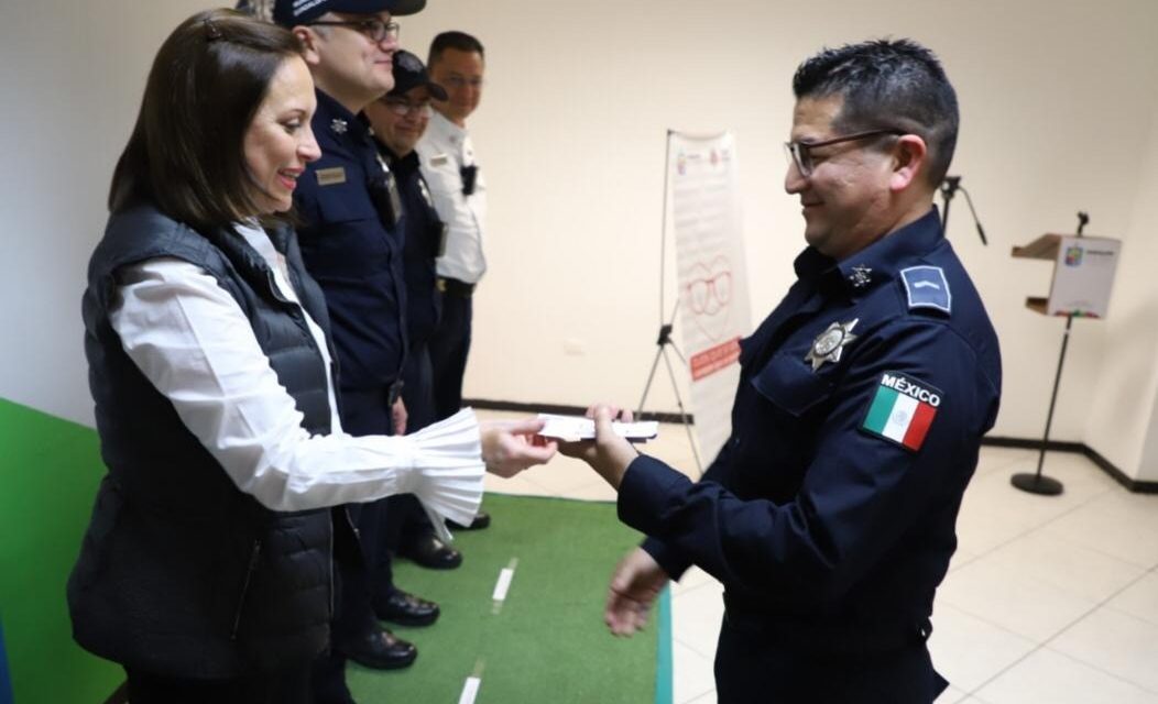 ENTREGA GUADALUPE PARES DE LENTES A SUS ELEMENTOS DE SEGURIDAD