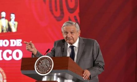 ASEGURA AMLO QUE PROBLEMAS DEL PAÍS NO LE QUITAN EL SUEÑO