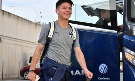 LA VELOCIDAD DE SONIC ESTÁ EN RAYADOS