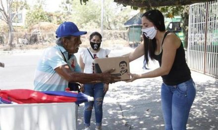 ENTREGAN DESPENSAS CON EL ROSTRO DE “EL CHAPO GUZMÁN “ POR COVID-19