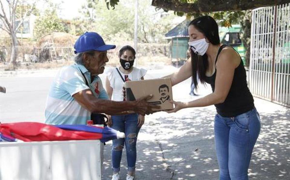 ENTREGAN DESPENSAS CON EL ROSTRO DE “EL CHAPO GUZMÁN “ POR COVID-19