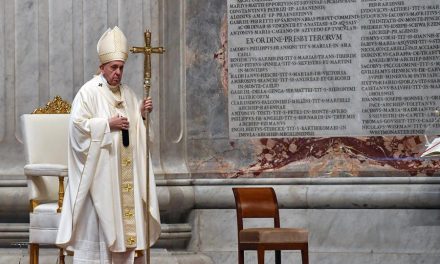 RECONOCE PAPA FRANCISCO LABOR DE MÉDICOS