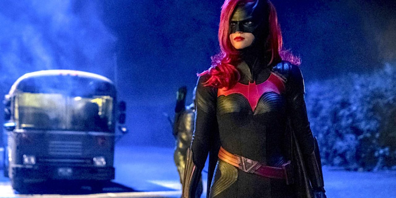 LLEGA BATWOMAN PARA SALVARNOS DEL ABURRIMIENTO EN CUARENTENA