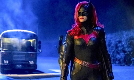 LLEGA BATWOMAN PARA SALVARNOS DEL ABURRIMIENTO EN CUARENTENA