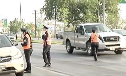 TRANSITO DE MONTERREY HACE OPERATIVO PARA RECORDAR EL USO DE CUBREBOCAS