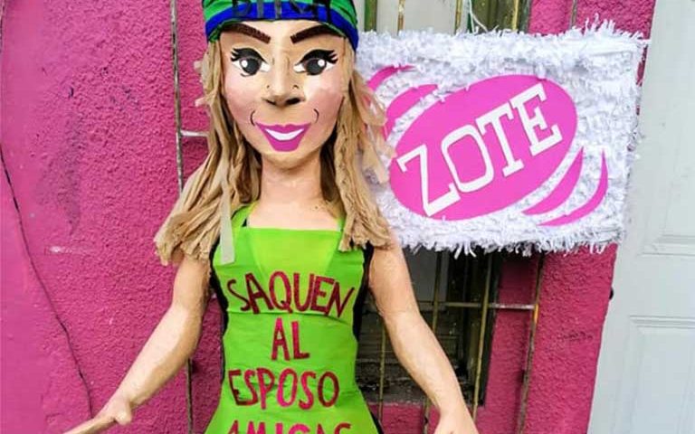 FABRICANTE DE PIÑATAS DENUNCIA AMENAZAS POR FIGURA DE KARLA PANINI