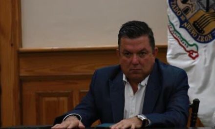 NOE CHAVEZ SE DESPACHA CON LA CUCHARA GRANDE, AUMENTA NÓMINA MÁS DEL 23%