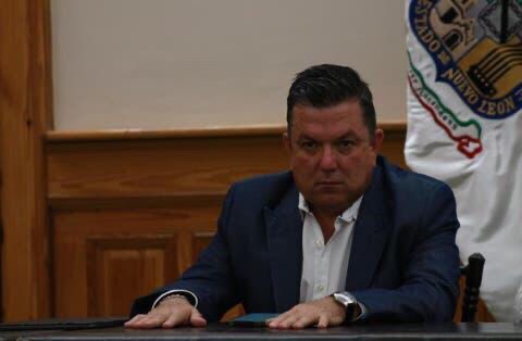 NOE CHAVEZ SE DESPACHA CON LA CUCHARA GRANDE, AUMENTA NÓMINA MÁS DEL 23%