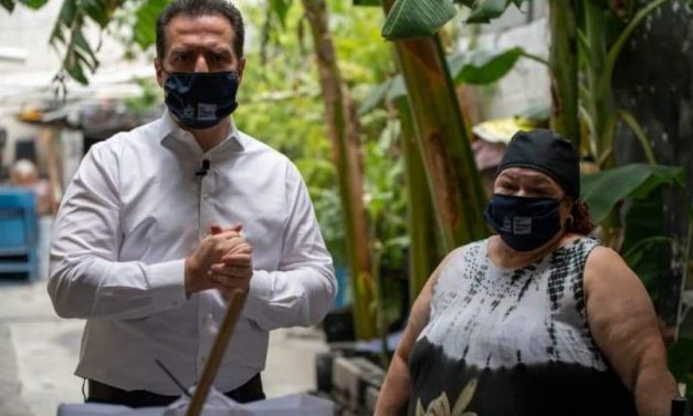 ADRIAN DE LA GARZA CUMPLE META DE ENTREGAR UN MILLON DE CUBREBOCAS EN EL MUNICIPIO DE MONTERREY