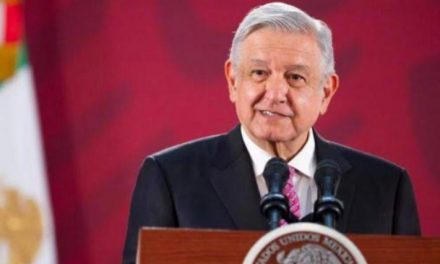 AMLO PONE SOBRE LA MESA GRITO DE INDEPENDENCIA CON RESPECTIVA DISTANCIA Y CON SOLO 500 PERSONAS