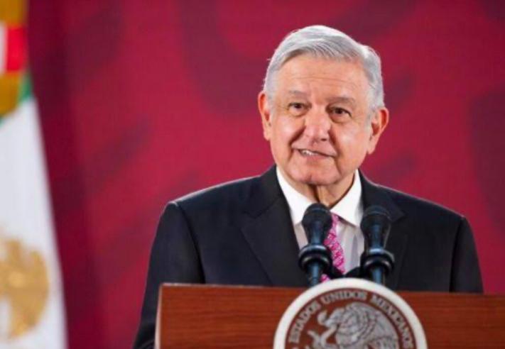 AMLO PONE SOBRE LA MESA GRITO DE INDEPENDENCIA CON RESPECTIVA DISTANCIA Y CON SOLO 500 PERSONAS