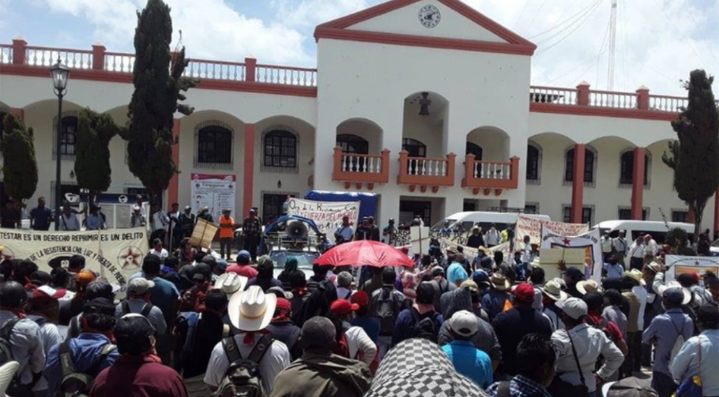 MANIFESTACIÓN EN CHIAPAS CONTRA BILL GATES; LO ACUSAN DE CREAR EL COVID-19