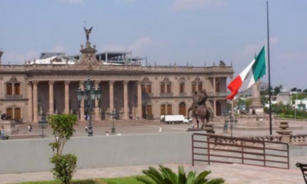 POR TRABAJOS EN PLAZA DEL PALACIO DE GOBIERNO Y ANTIGUO PALACIO FEDERAL COMPLICA A PEATONES