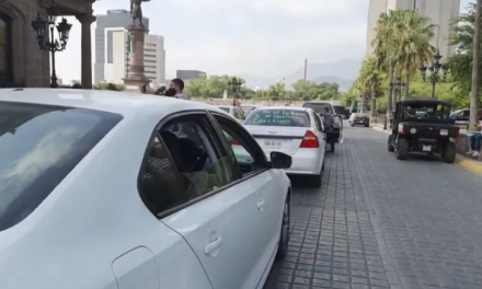 MAESTROS PROTESTAN CERCA DE LA MACROPLAZA Y LOGRAN CERRAR DIFERENTES CALLES CERCA DE LA MISMA