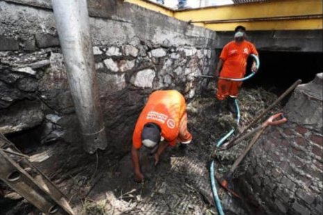 PRONÓSTICO DE LLUVIAS MOVILIZA AL MUNICIPIO DE MONTERREY Y REALIZA LABORES PARA RECOLECTAR 45 TONELADAS DE BASURA EN PLUVIALES