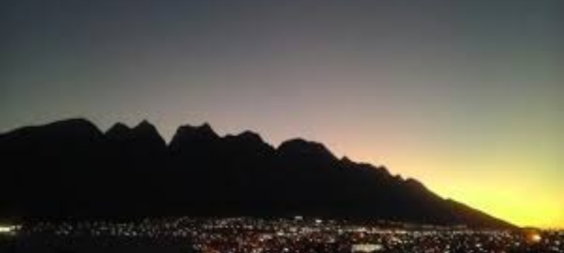 PESE A LAS CONDICIONES DEL CLIMA, PERSONAS HAN SIDO CAPTADAS EN EL CERRO DE LAS MITRAS ACAMPANDO