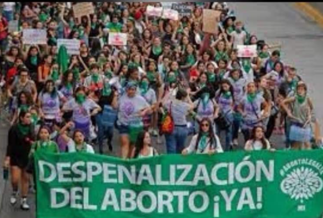 MARCHAS FEMINISTAS ACAPARAN AVENIDAS PRINICIPALES DE LA CDMX DEBIDO AL RECHAZO DEL PROYECTO QUE PRETENDÍA DESPENALIZAR EL ABORTO