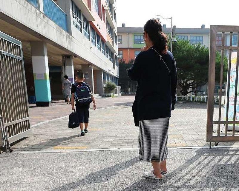 TODOS A LA ESCUELA EN WUHAN, REGRESAN A CLASES